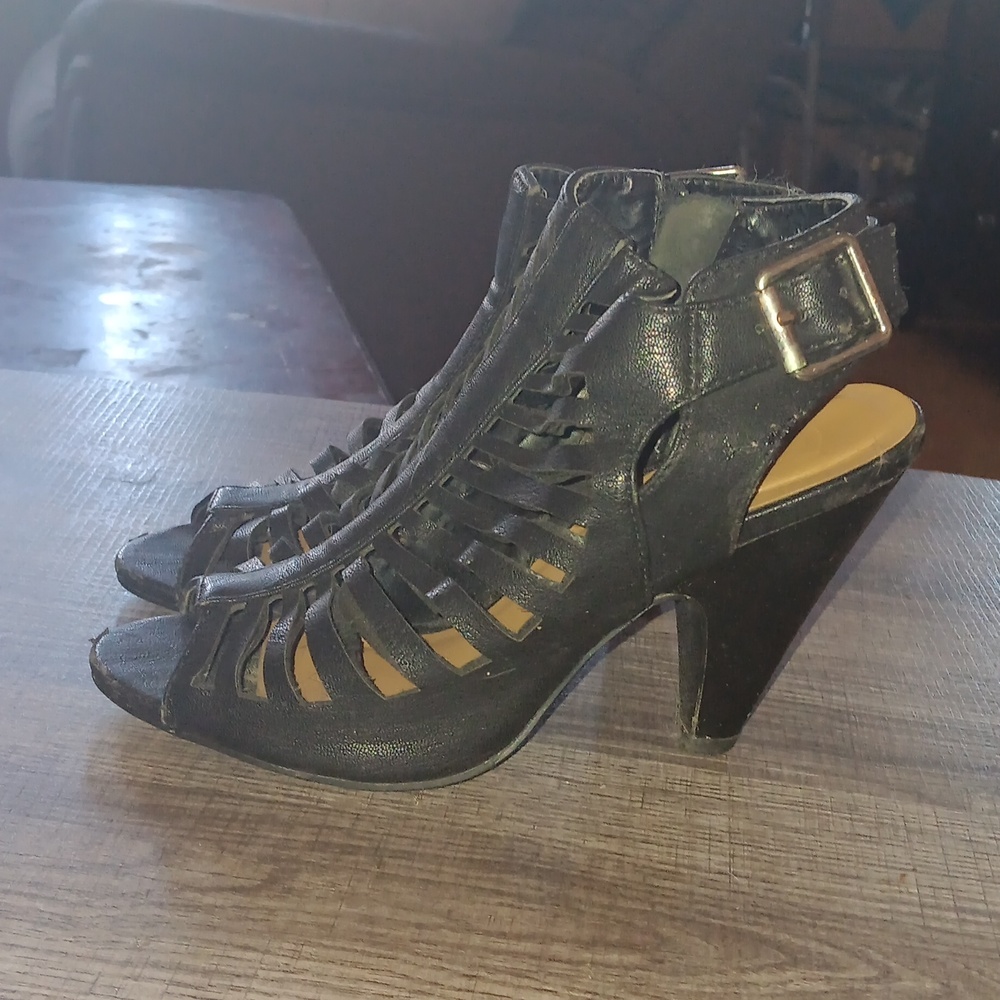 Heals 👠 - Picture 2 of 4